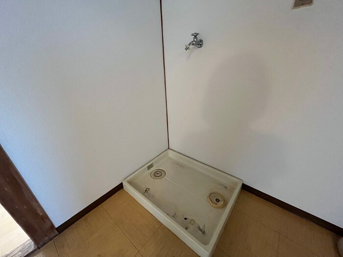 物件内観写真10　(洗濯機置場)