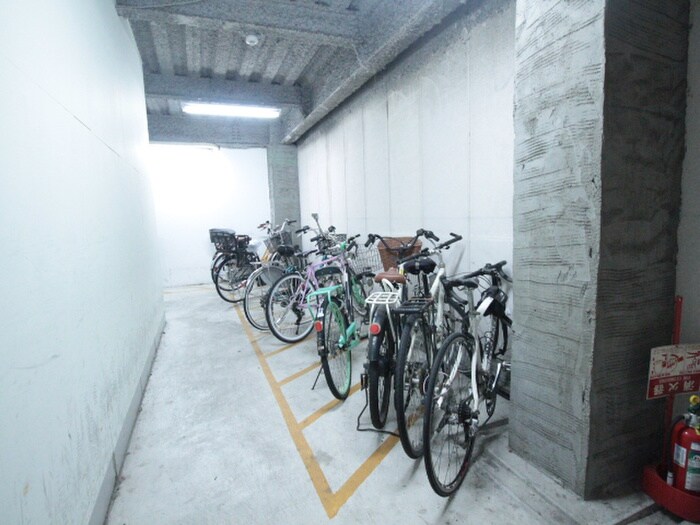 物件外観写真3　(駐輪場)