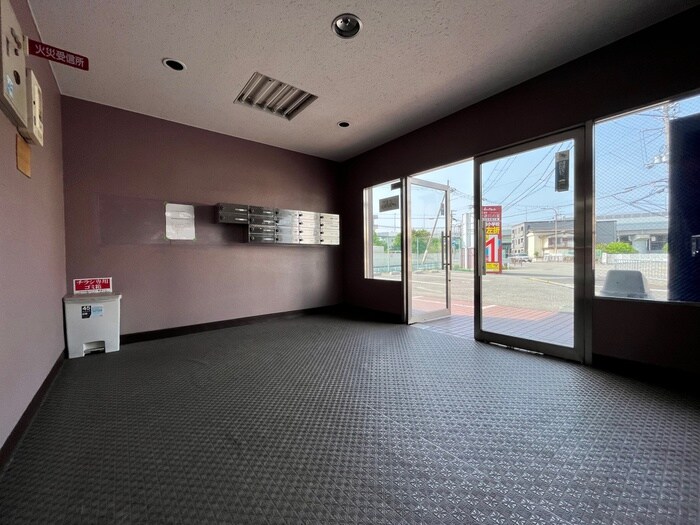 物件外観写真5　(エントランス部分)