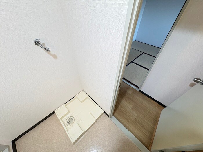 物件内観写真11　(洗濯機置場)