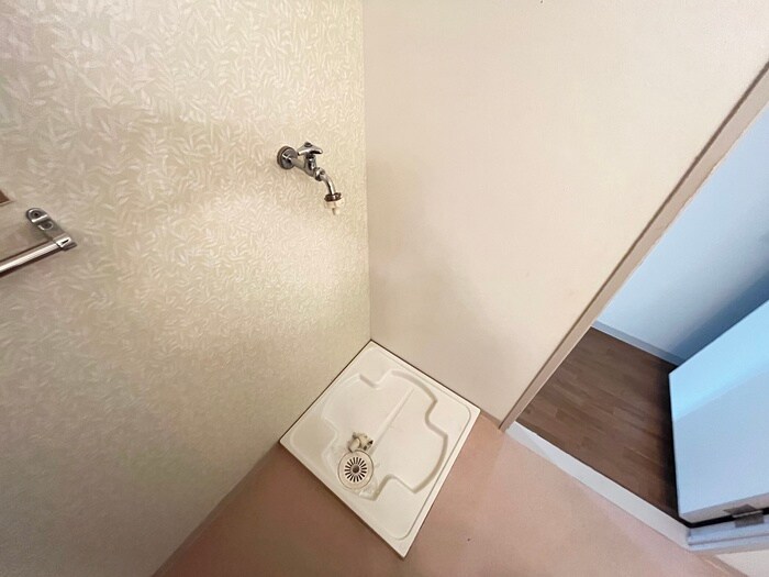 物件内観写真12　(洗濯機置場)