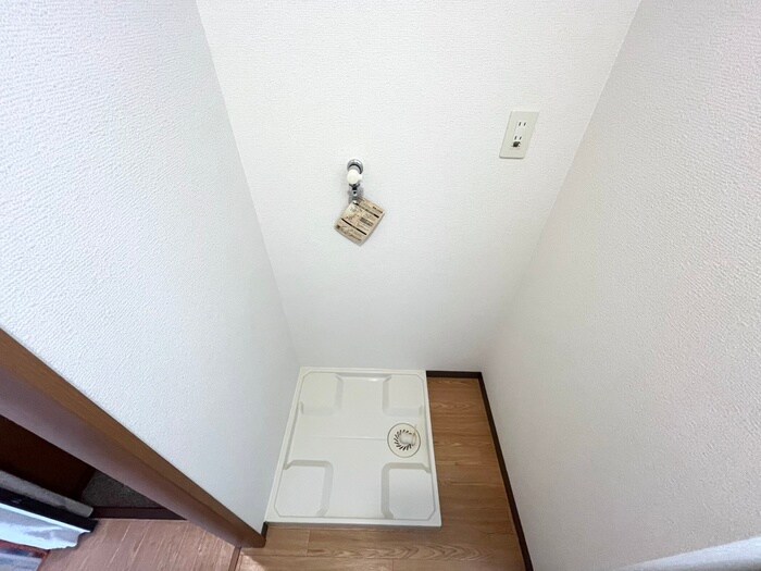 物件内観写真10　(洗濯機置場)