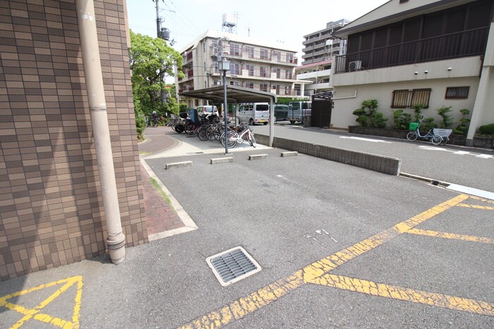 物件外観写真5　(駐車場)