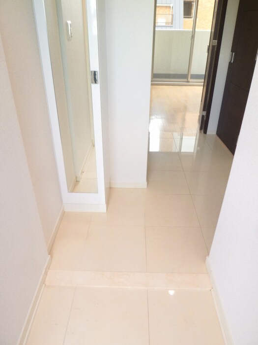 物件内観写真7　(玄関)