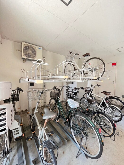 物件外観写真6　(駐輪場)