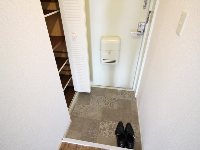 物件内観写真7　(玄関)