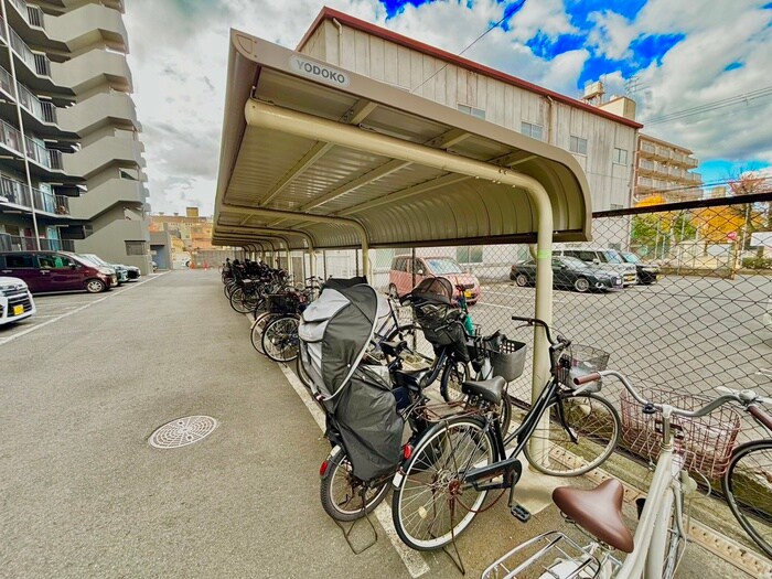 物件外観写真4　(駐輪場)