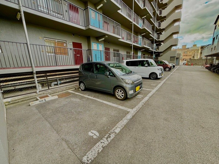 物件外観写真5　(駐車場)