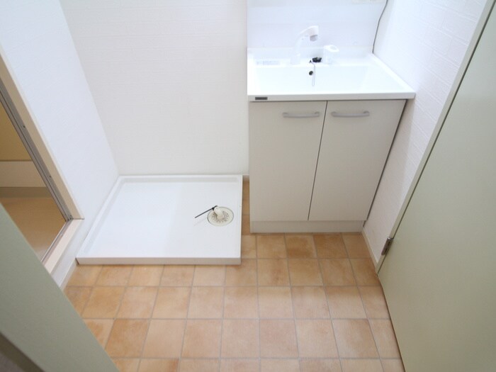 物件内観写真10　(洗濯機置場)