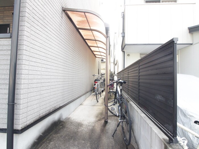 物件外観写真2　(駐輪場)