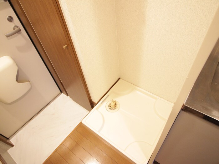 物件内観写真15　(洗濯機置場)