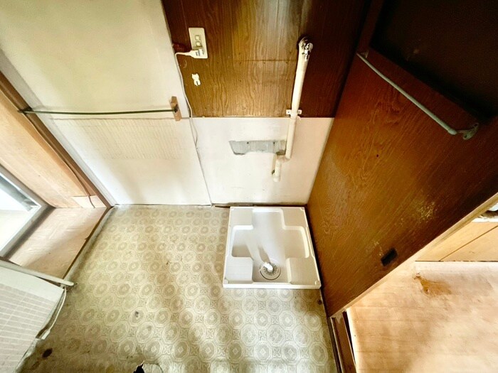 物件内観写真14　(洗濯機置場)