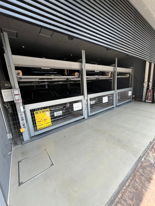 物件外観写真2　(駐車場)