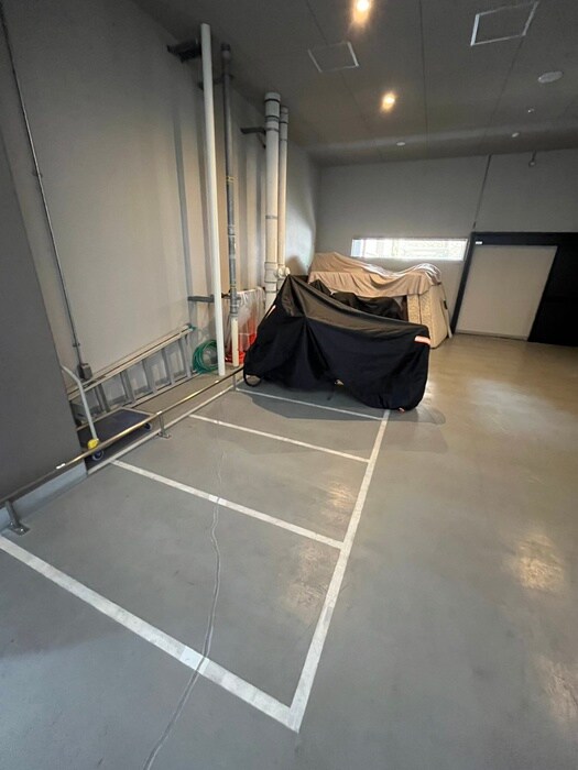 物件外観写真3　(バイク置き場)