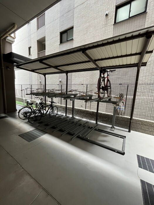 物件外観写真4　(駐輪場)