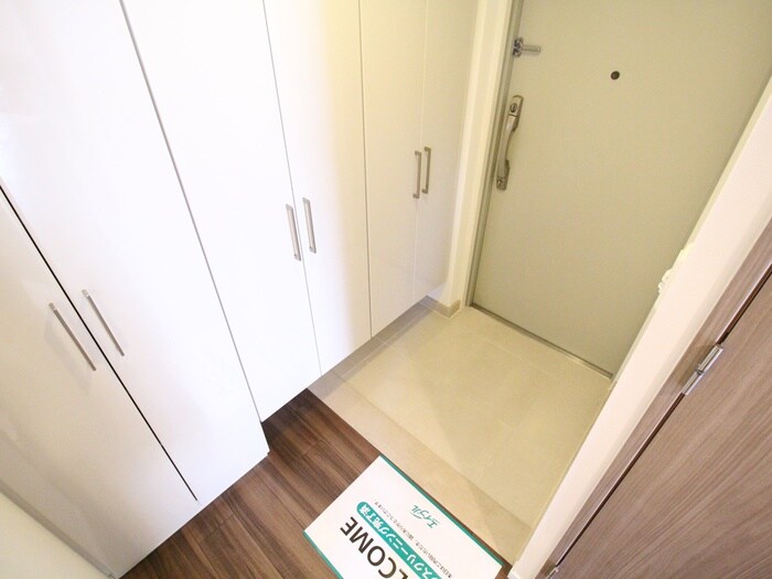 物件内観写真16　(玄関)
