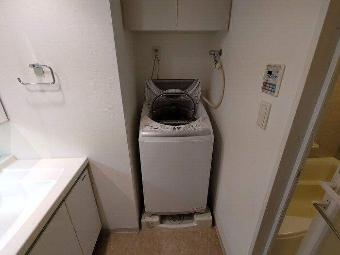 物件内観写真16　(洗濯機置場)