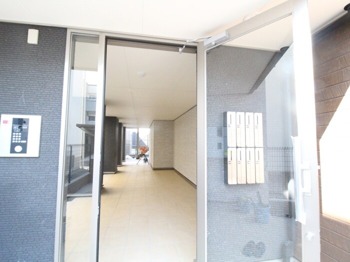 物件外観写真3　(エントランス部分)