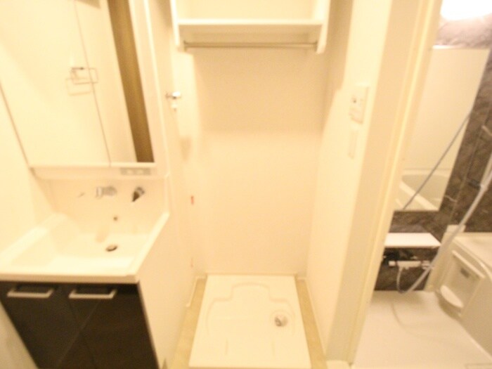 物件内観写真14　(洗濯機置場)