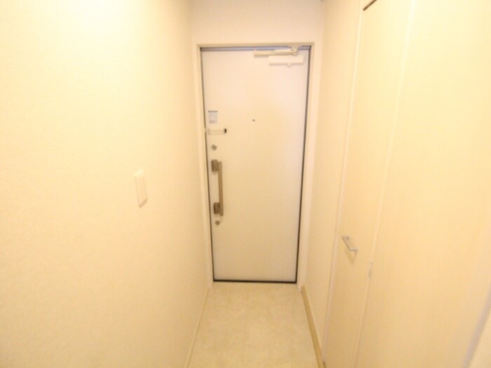 物件内観写真16　(玄関)