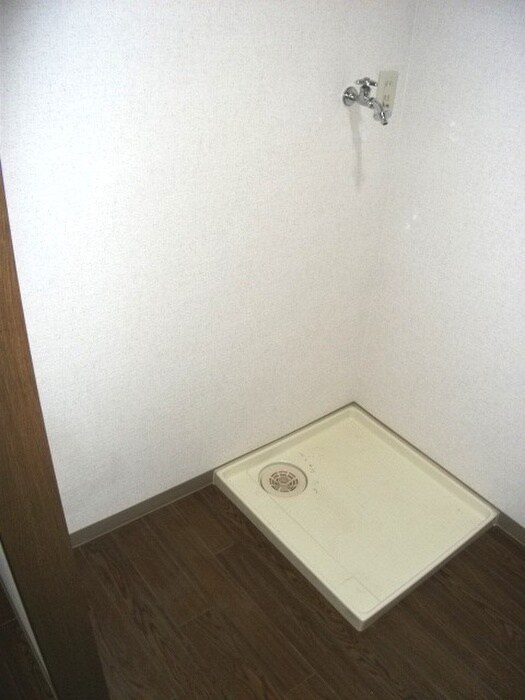 物件内観写真12　(洗濯機置場)