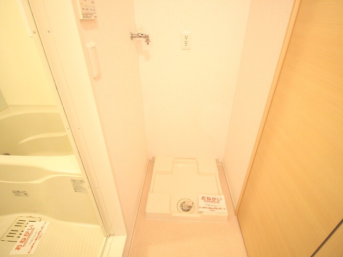 物件内観写真12　(洗濯機置場)