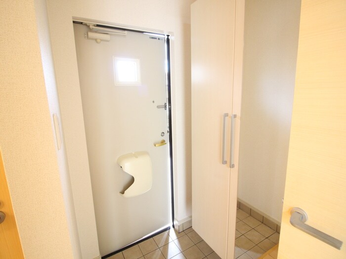 物件内観写真18　(玄関)
