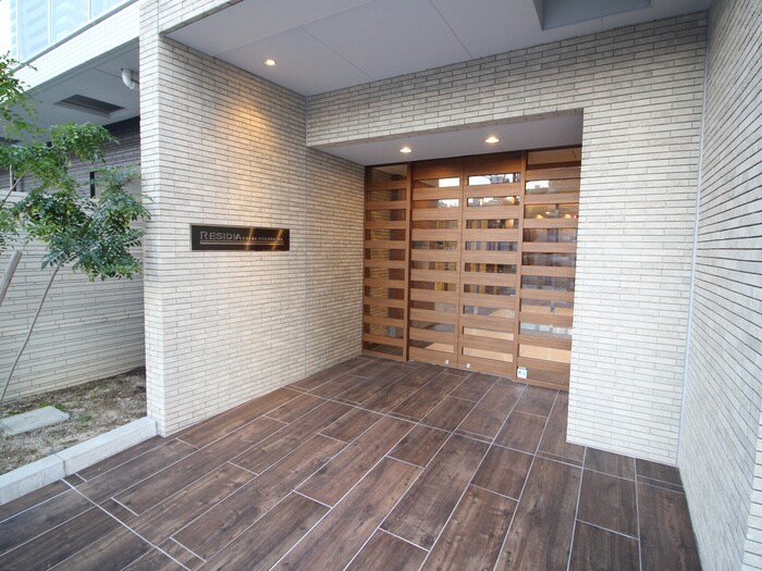 物件外観写真2　(エントランス部分)