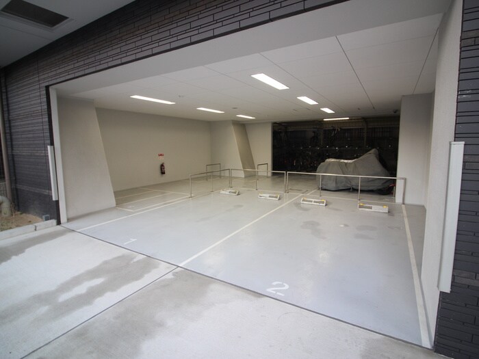 物件外観写真4　(駐車場)