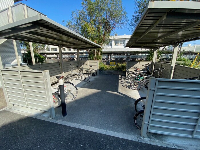 物件外観写真4　(駐輪場)