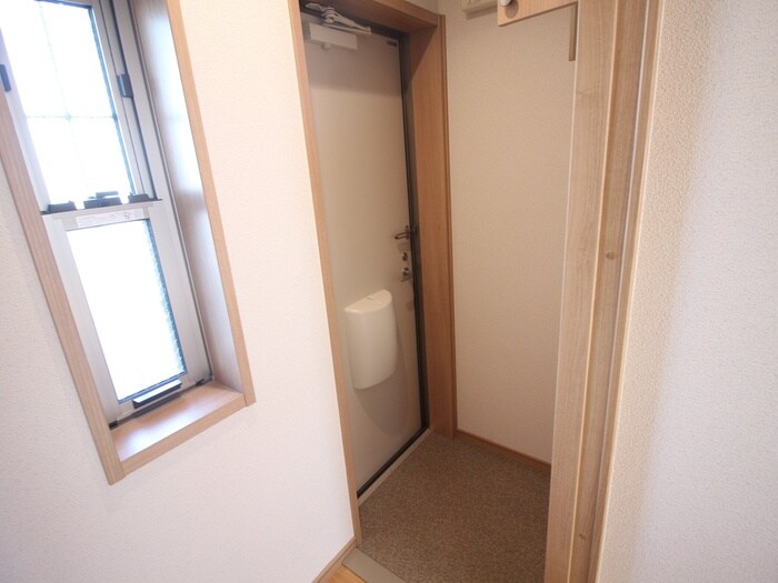 物件内観写真17　(玄関)