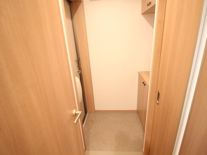 物件内観写真18　(玄関)