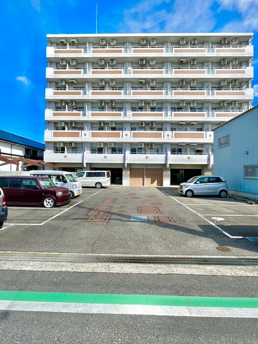 物件外観写真5　(駐車場)