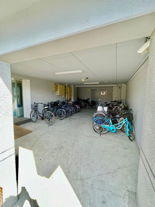 物件外観写真6　(駐輪場)
