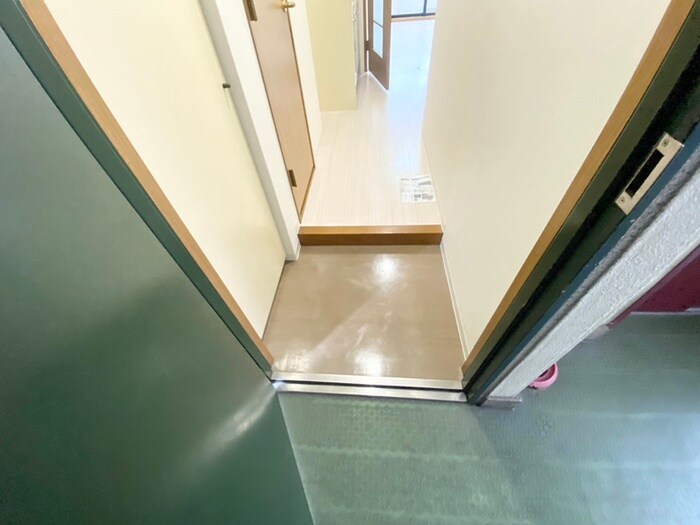 物件内観写真13　(玄関)