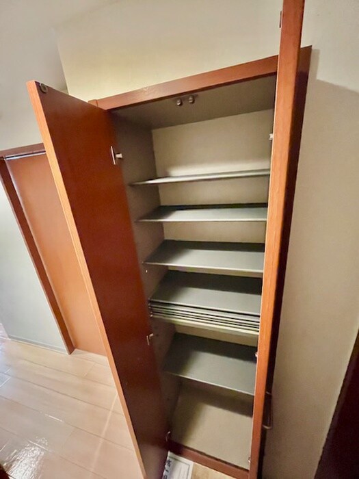 物件内観写真8　(靴箱)