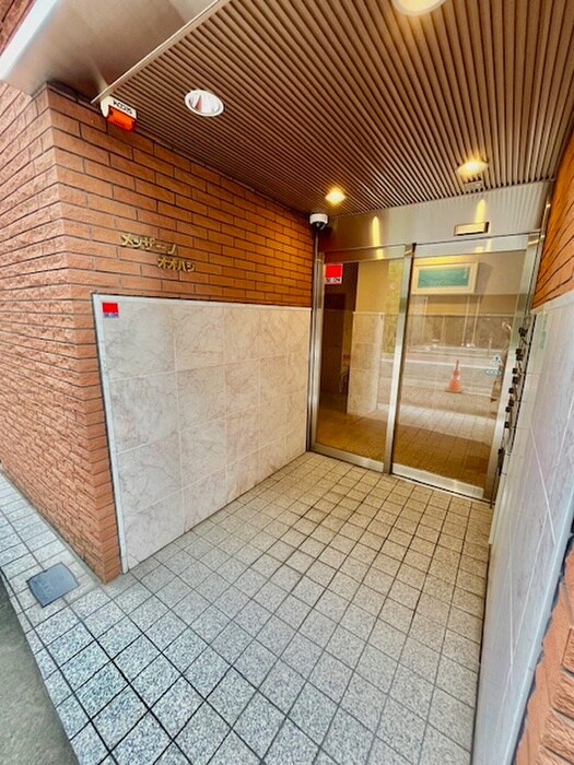 物件外観写真4　(エントランス部分)