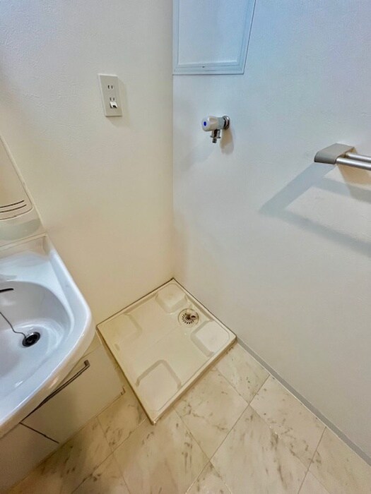 物件内観写真11　(洗濯機置場)