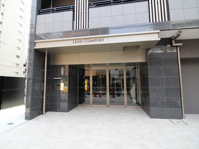 物件外観写真2　(エントランス部分)