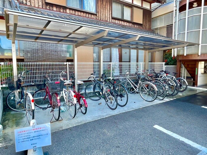 物件外観写真4　(駐輪場)