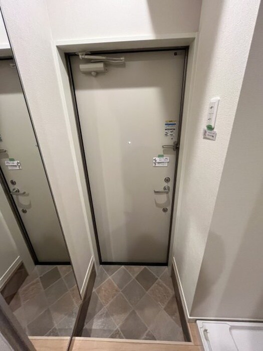 物件内観写真13　(玄関)