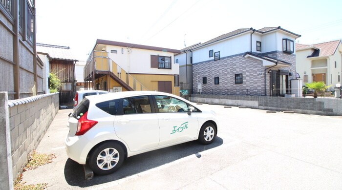 物件外観写真3　(駐車場)