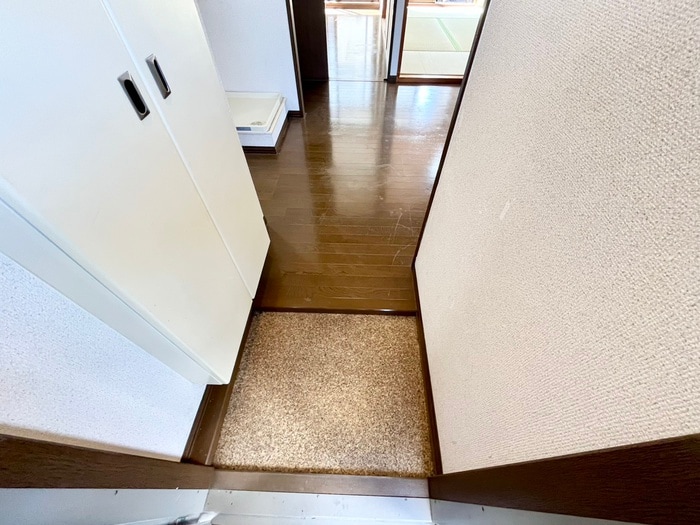 物件内観写真12　(玄関)