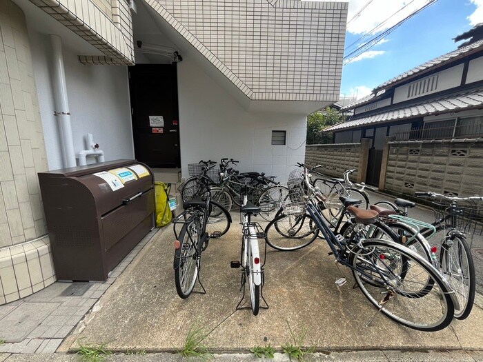 物件外観写真6　(駐輪場)