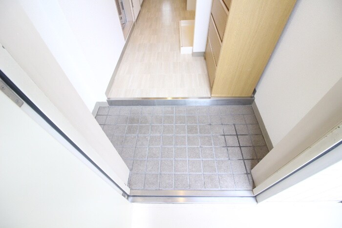 物件内観写真16　(玄関)