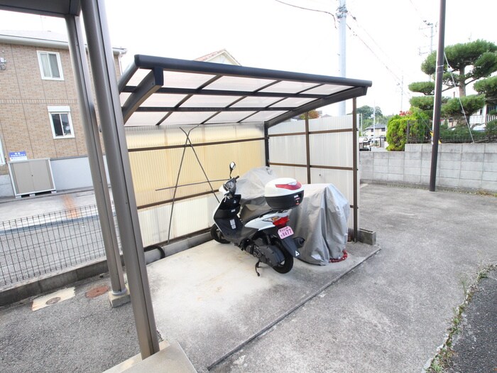 物件外観写真5　(駐輪場)