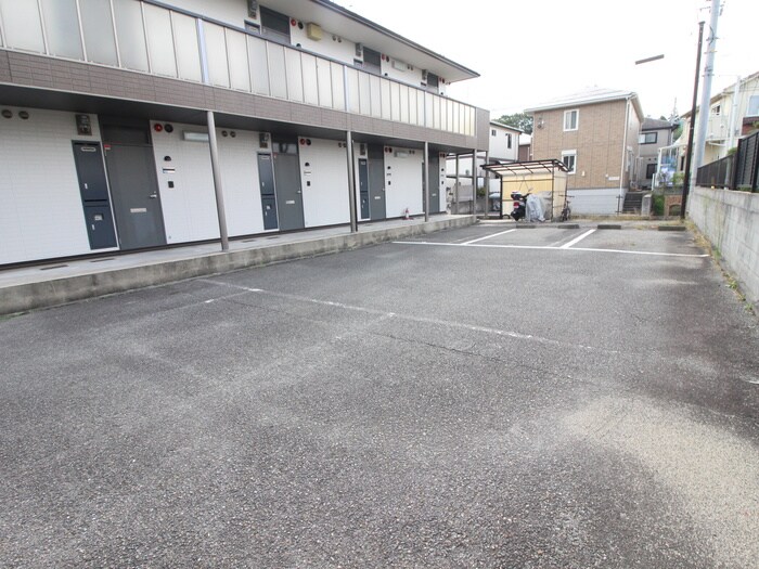 物件外観写真6　(駐車場)
