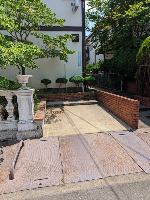 物件外観写真3　(駐車場)