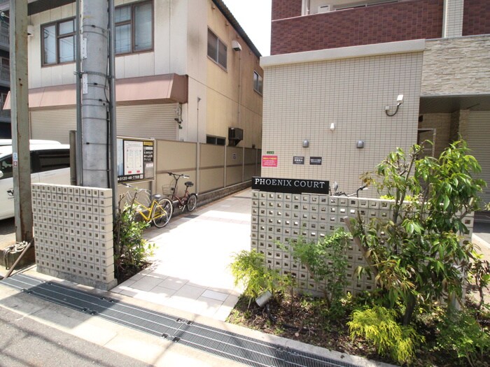 物件外観写真2　(エントランス部分)