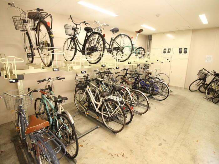 物件外観写真4　(駐輪場)